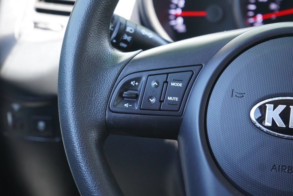 Used 2013 Kia Soul FWD image 13