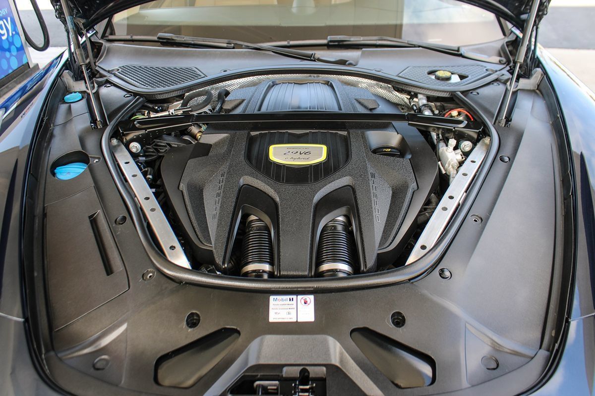 Used 2020 Porsche Panamera 4 E-Hybrid AWD/4WD image 39