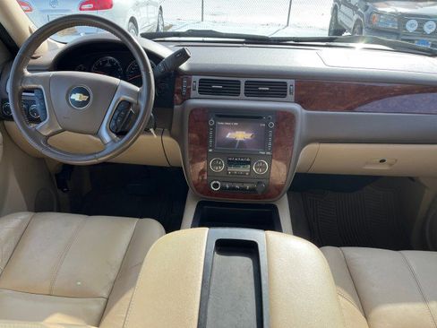 Used 2014 Chevrolet Suburban LT image 25