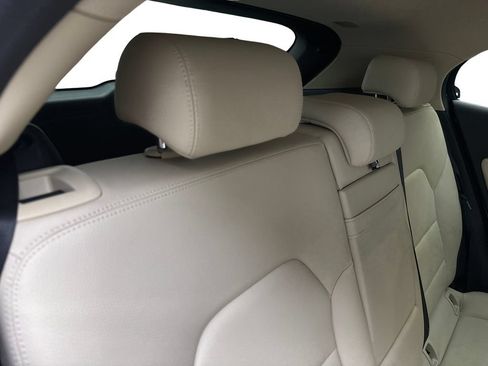 Used 2018 Mercedes-Benz GLA 250 image 38