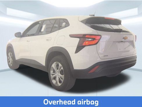 Used 2025 Chevrolet Trax LS FWD image 5