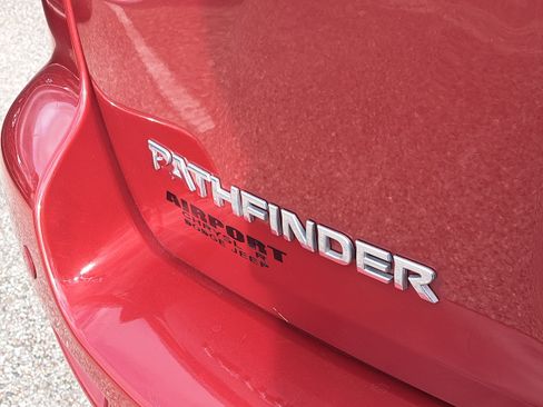 Used 2017 Nissan Pathfinder SL w/ SL Tech Package image 9