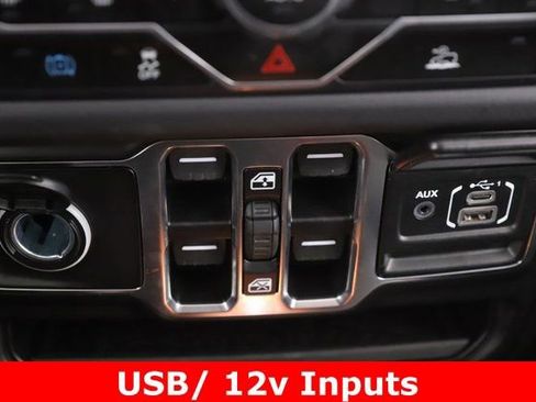 Used 2025 Jeep Wrangler Unlimited Sahara image 23