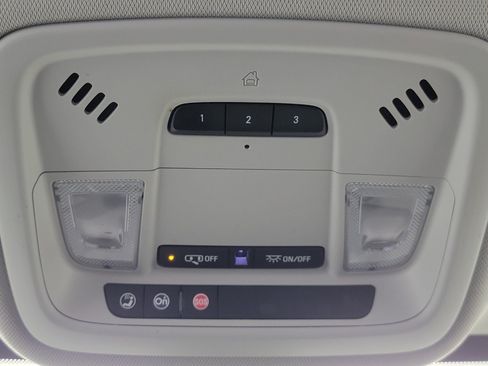 Used 2021 Chevrolet Traverse LT w/ LPO, Floor Liner Package AWD/4WD image 18