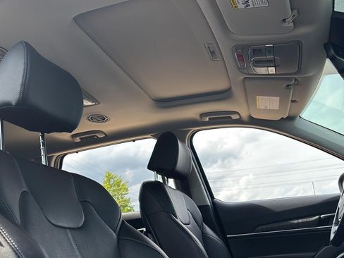 Used 2025 Kia Telluride EX w/ EX Captain's Chair Package FWD image 27