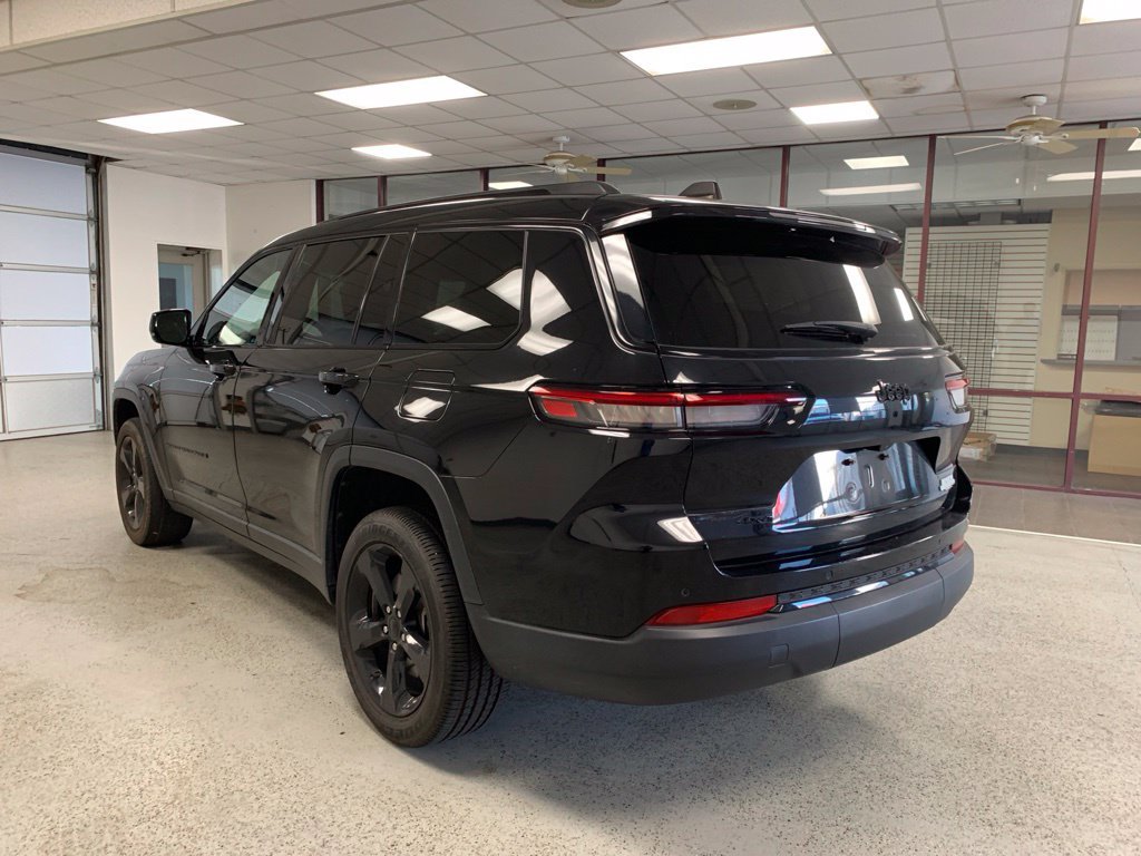 Used 2023 Jeep Grand Cherokee L Altitude AWD/4WD image 3