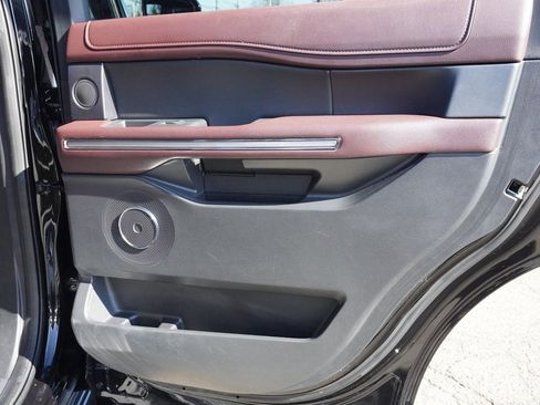 Used 2024 Ford Expedition Limited image 31