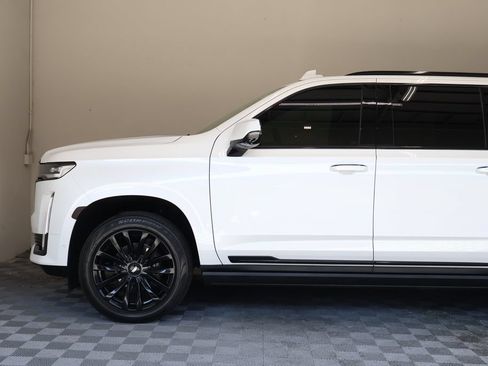 Used 2022 Cadillac Escalade ESV Premium Luxury w/ Performance Package AWD/4WD image 8