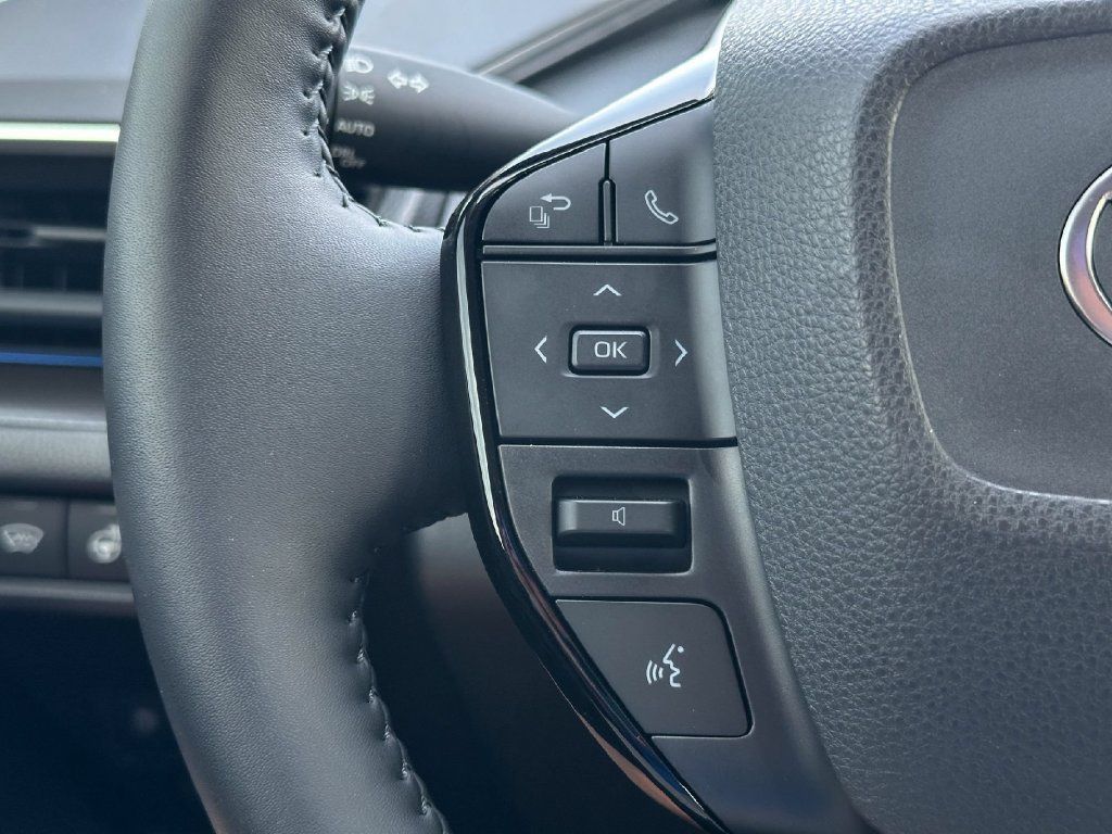 Used 2026 Toyota Prius Plug-In Hybrid FWD image 29