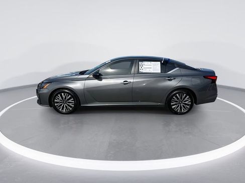 Used 2024 Nissan Altima 2.5 SV FWD image 5