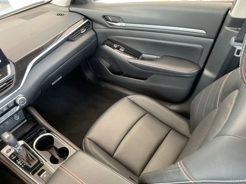 Used 2024 Nissan Altima 2.5 SR w/ SR Premium Package AWD/4WD image 17