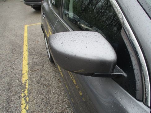 Used 2020 Nissan Rogue Sport S image 26