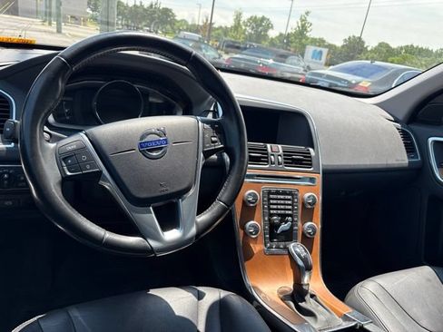 Used 2017 Volvo XC60 T5 Inscription w/ Preferred Option Package AWD/4WD image 8