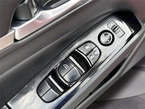 Used 2025 Nissan Altima 2.5 SR FWD image 10