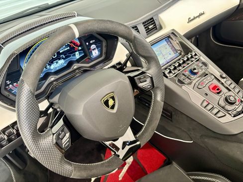 Used 2020 Lamborghini Aventador SVJ image 19
