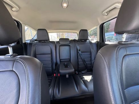 Used 2017 Ford Escape Titanium image 33
