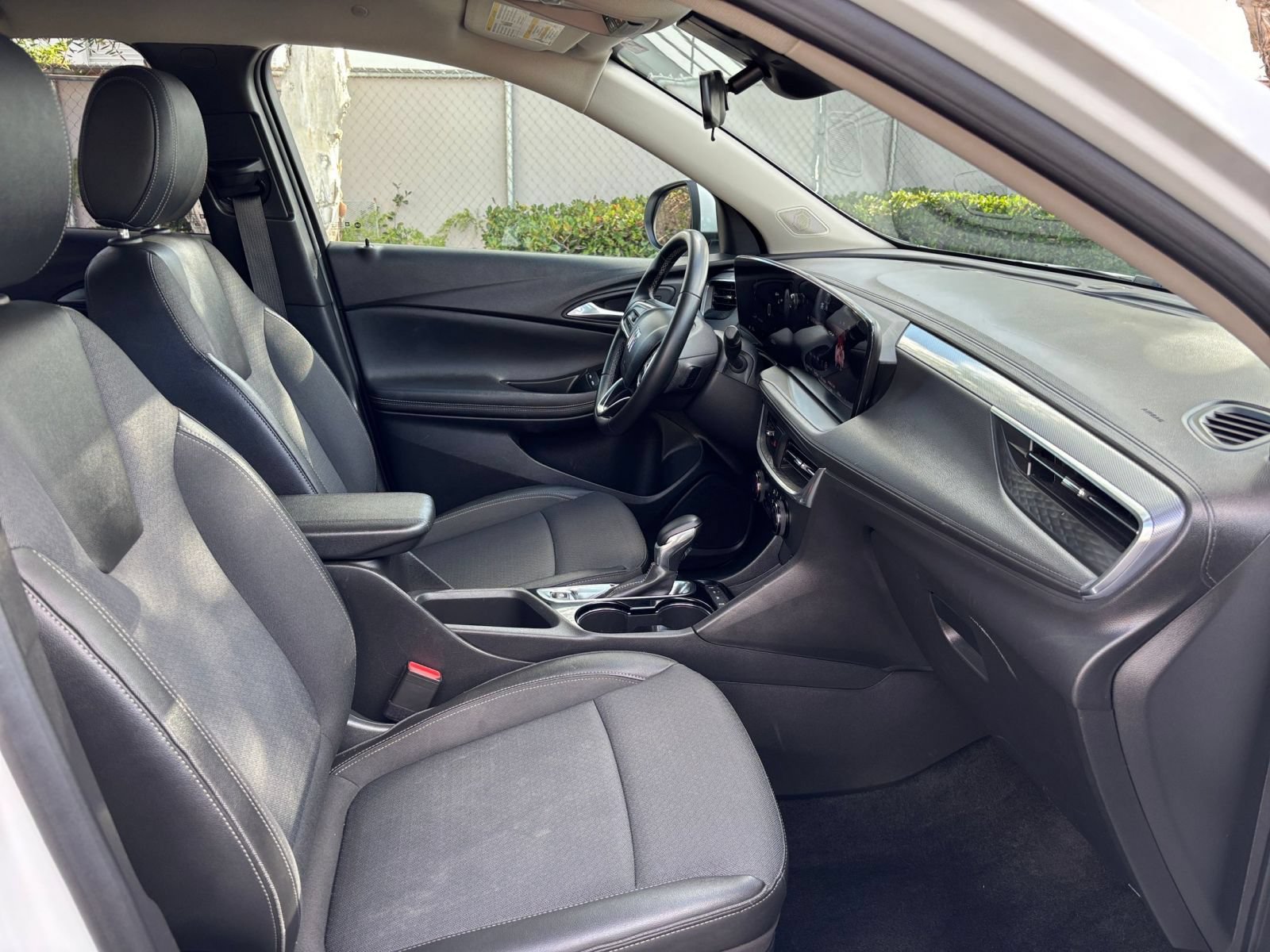 Used 2025 Buick Encore GX Preferred AWD/4WD image 34