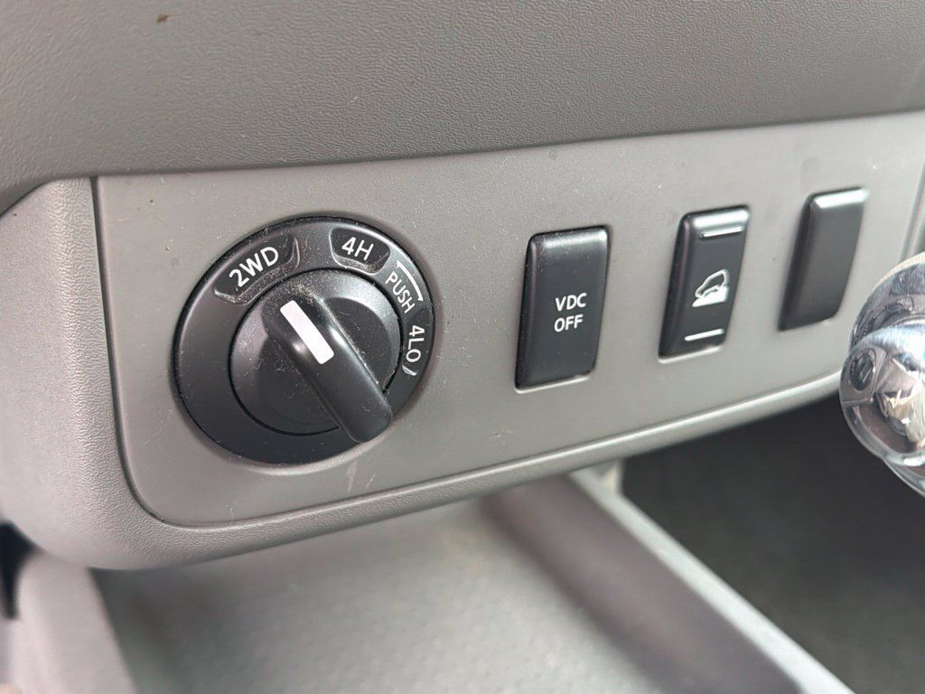 Used 2010 Nissan Frontier SE AWD/4WD image 4