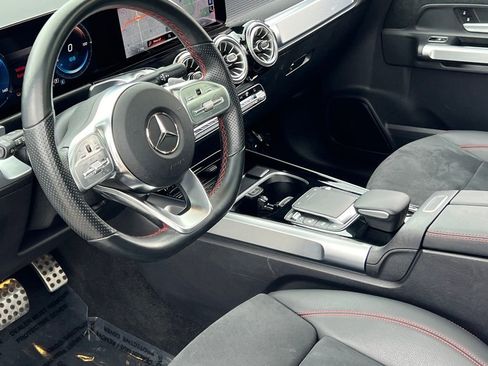 Used 2022 Mercedes-Benz EQB 300 4MATIC image 31