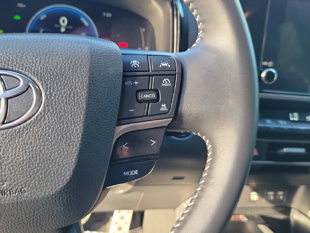 Used 2025 Toyota Camry SE FWD image 16