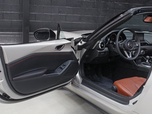 Used 2022 MAZDA MX-5 Miata Grand Touring w/ Weather Package RWD image 33