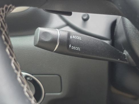 Used 2019 INFINITI QX30 w/ Navigation Package image 14