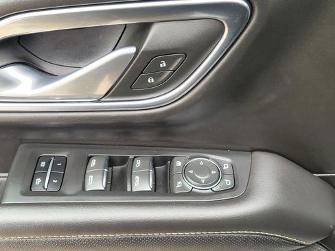 Used 2023 Chevrolet Suburban Premier image 23