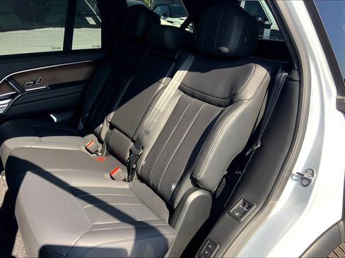 New 2025 Land Rover Range Rover Long Wheelbase SE image 15