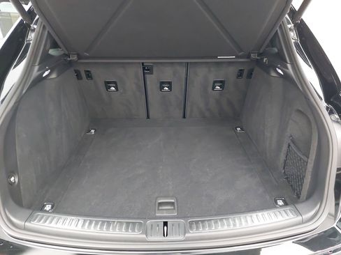 Certified 2021 Porsche Macan image 14