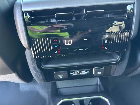 New 2026 Jeep Grand Wagoneer Limited AWD/4WD image 37