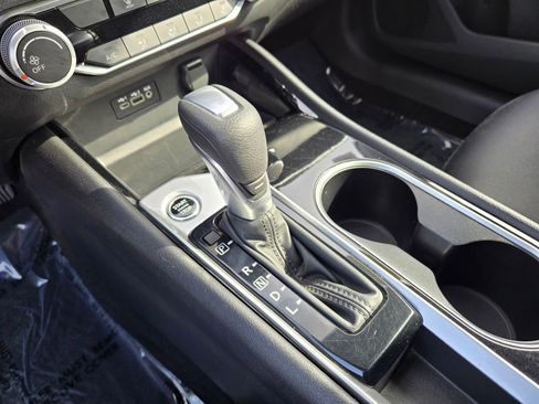 Used 2024 Nissan Altima 2.5 SV image 19