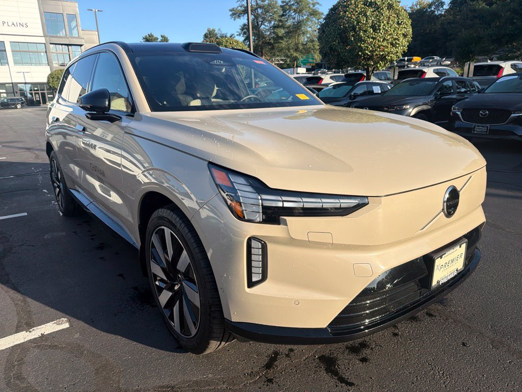 Certified 2025 Volvo EX90 Plus AWD/4WD image 6