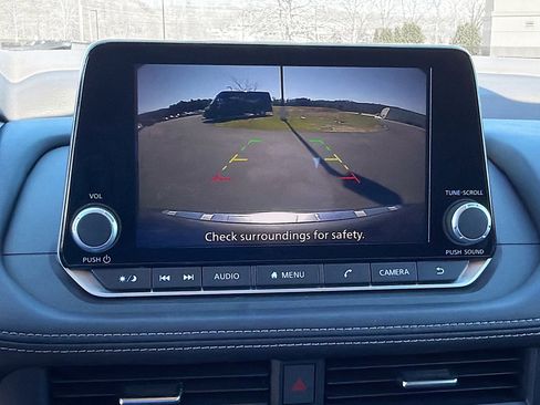 Used 2023 Nissan Rogue SV image 16