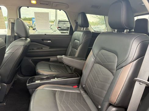 Used 2022 Nissan Pathfinder Platinum w/ Cargo Package FWD image 23