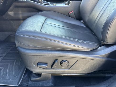 Used 2023 Kia Sorento S image 16