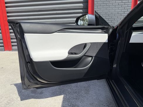 Used 2022 Tesla Model S Plaid image 12