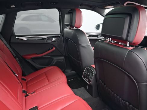 Certified 2026 Porsche Macan Turbo AWD/4WD image 7