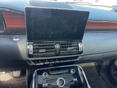 Used 2024 Lincoln Navigator Reserve image 10