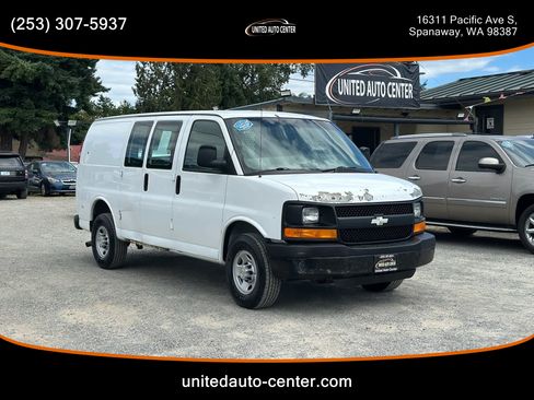 Used 2008 Chevrolet Express 3500 Van 3D image 2