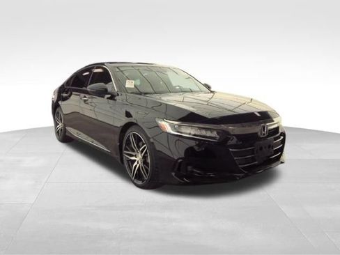 Used 2022 Honda Accord Touring image 3