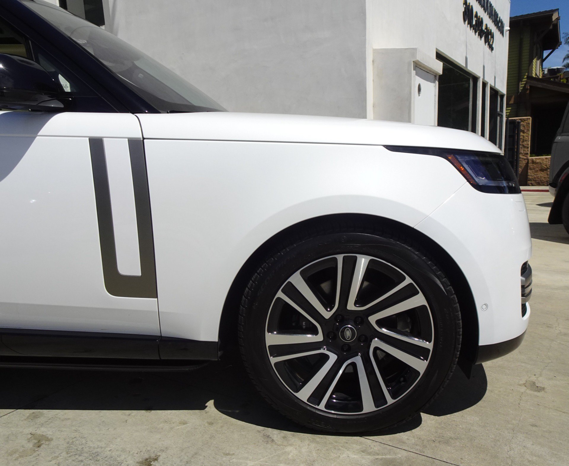 Used 2023 Land Rover Range Rover Long Wheelbase SE AWD/4WD image 10