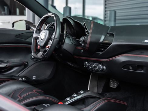 Used 2017 Ferrari 488 GTB RWD image 40
