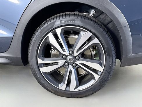 New 2026 Volvo V60 B5 Cross Country Plus w/ Climate Package image 32