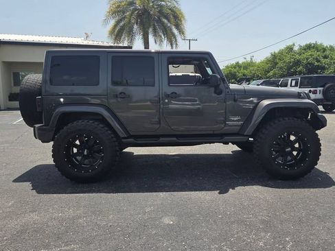 Used 2014 Jeep Wrangler Unlimited Sahara w/ Max Tow Package AWD/4WD image 2