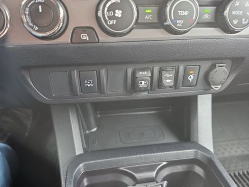 Used 2019 Toyota Tacoma TRD Off-Road AWD/4WD image 19