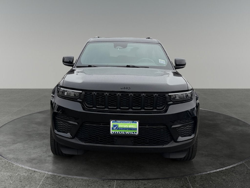Used 2023 Jeep Grand Cherokee Altitude AWD/4WD image 2
