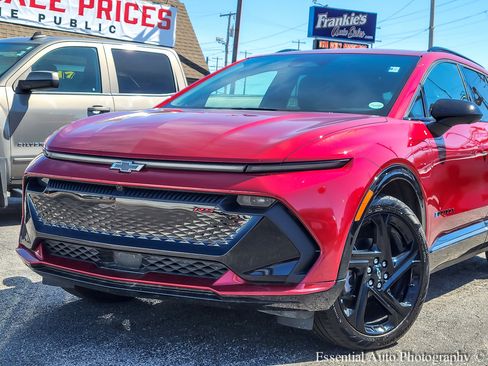 Used 2024 Chevrolet Equinox EV RS image 2