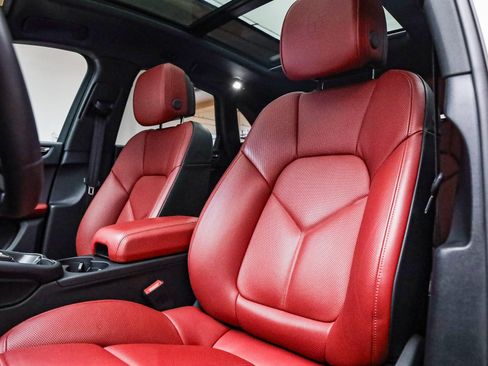 Used 2025 Porsche Macan Turbo image 5