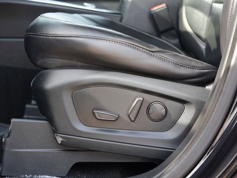 Used 2020 Ford Explorer XLT w/ Equipment Group 202A image 17