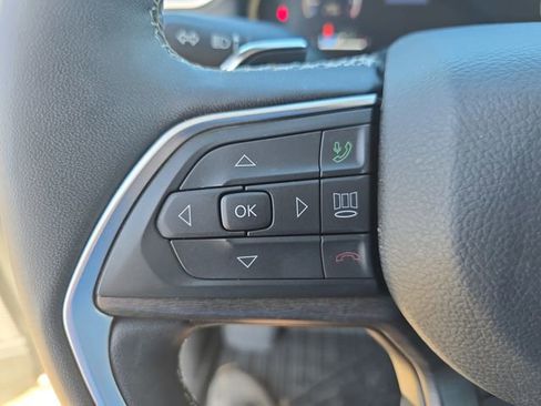 Used 2024 Jeep Grand Cherokee Limited w/ Black Appearance Package image 16